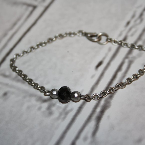 Beautiful silver chain bracelet with silver and black crystal beads 7.25" - Picture 2 of 3